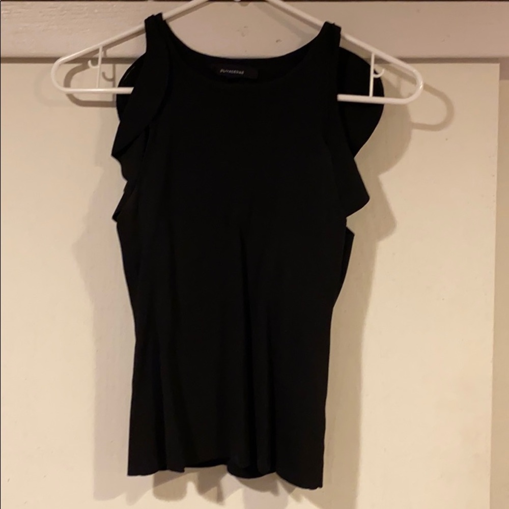 Cropped shoulder showing black size medium shirt.